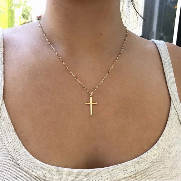 Jewelry - Gorgeous Gold Pendant Cross Choker Necklace